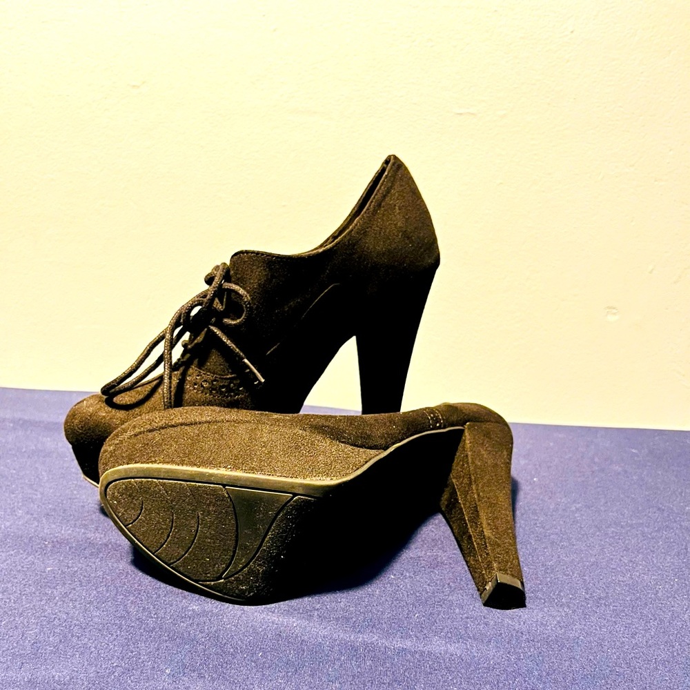 Fioni high heel booties.